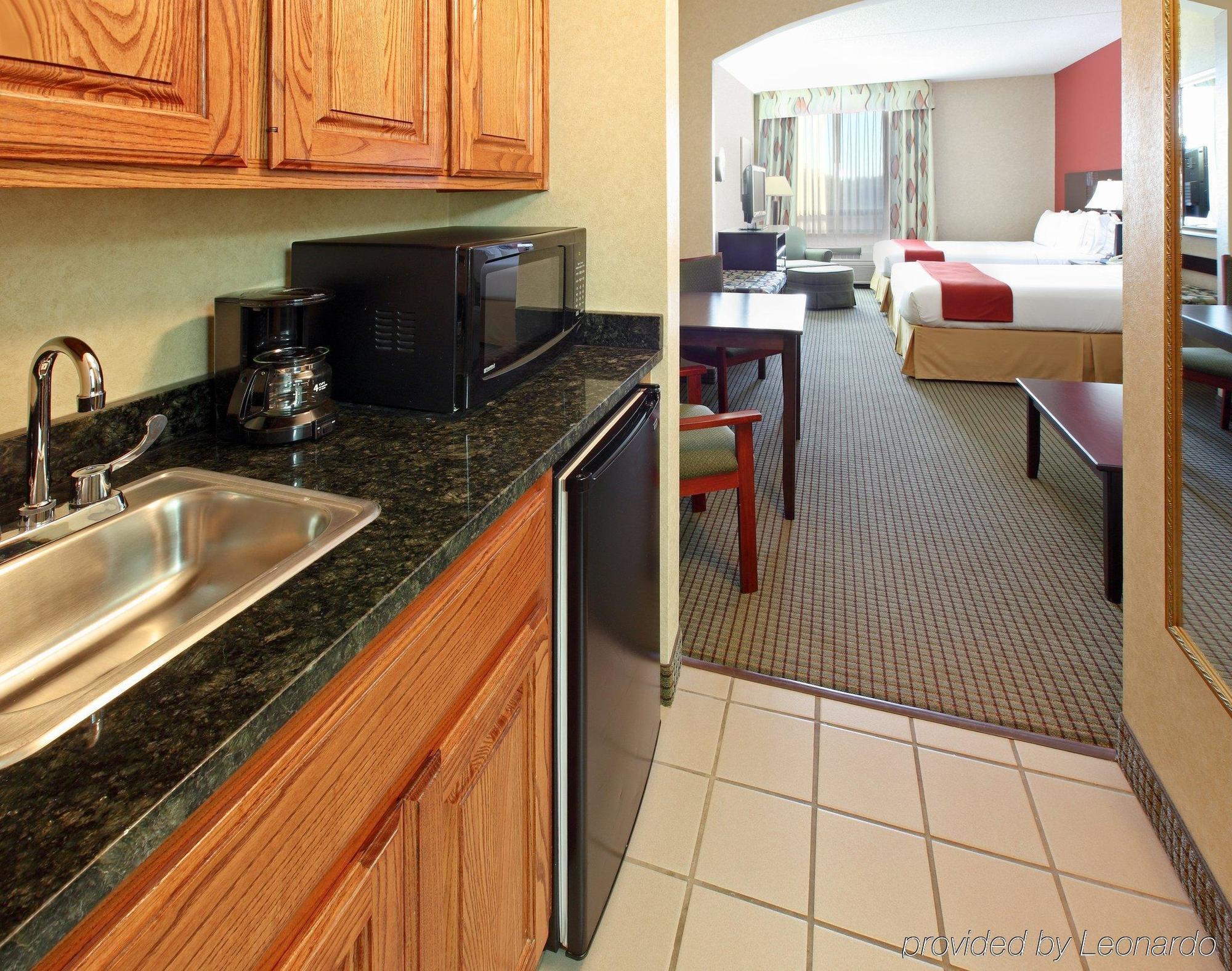 Holiday Inn Express Hotel & Suites Harrison Szoba fotó